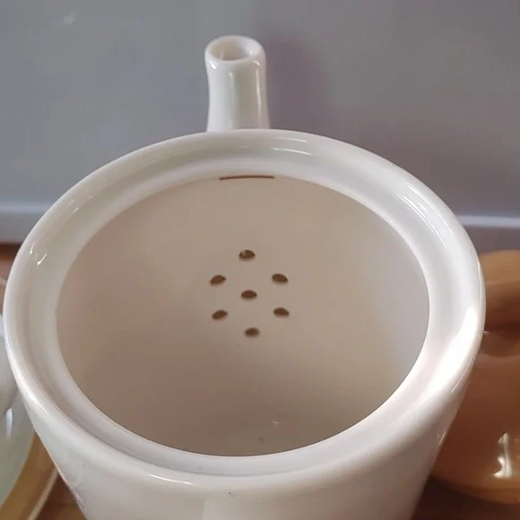 Tim Horton's tea pot set - Picture 3 of 4